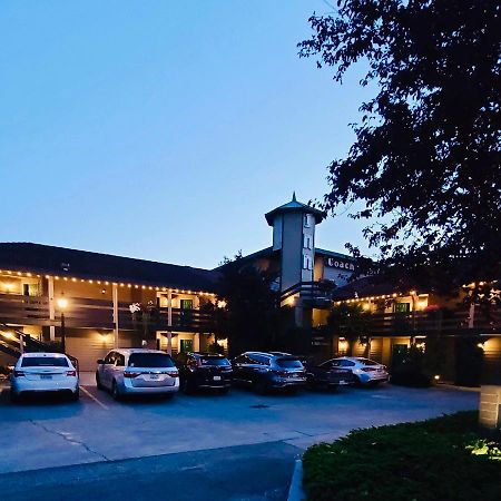 Coachman Inn Оук Харбър Екстериор снимка