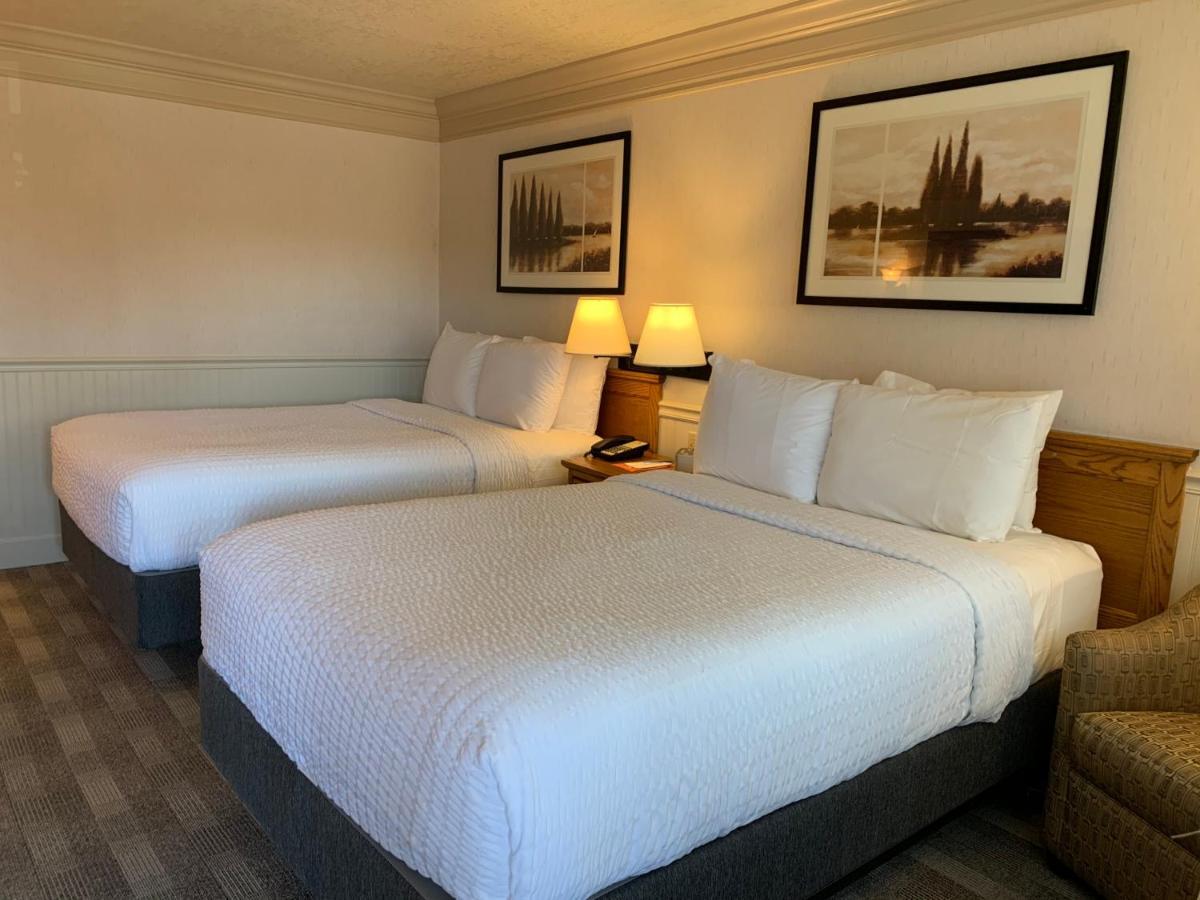 Coachman Inn Оук Харбър Екстериор снимка