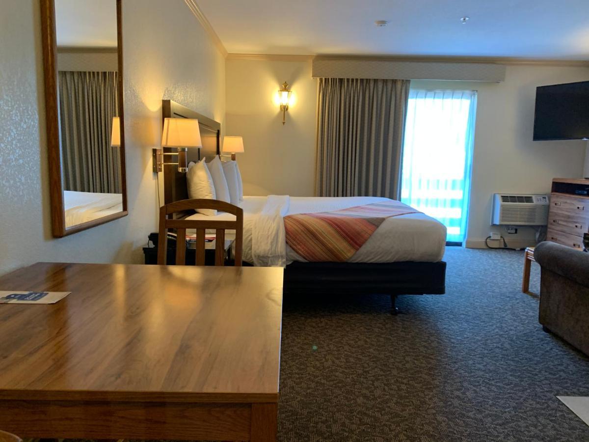 Coachman Inn Оук Харбър Екстериор снимка