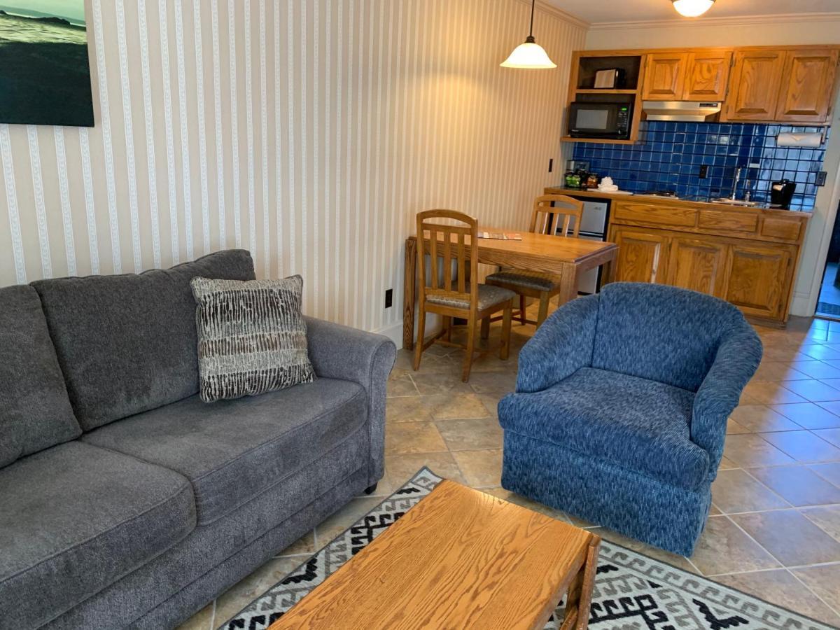 Coachman Inn Оук Харбър Екстериор снимка