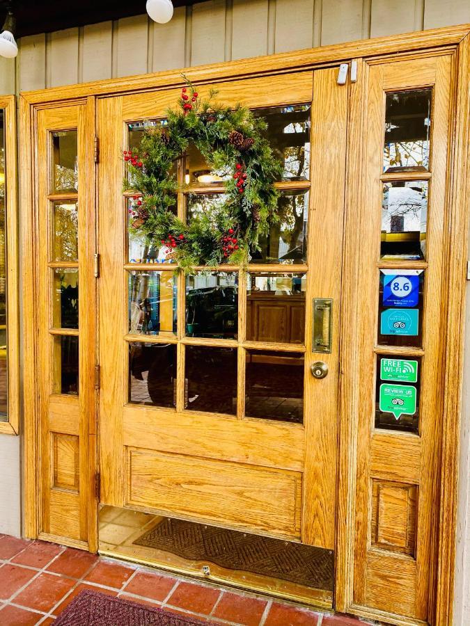 Coachman Inn Оук Харбър Екстериор снимка