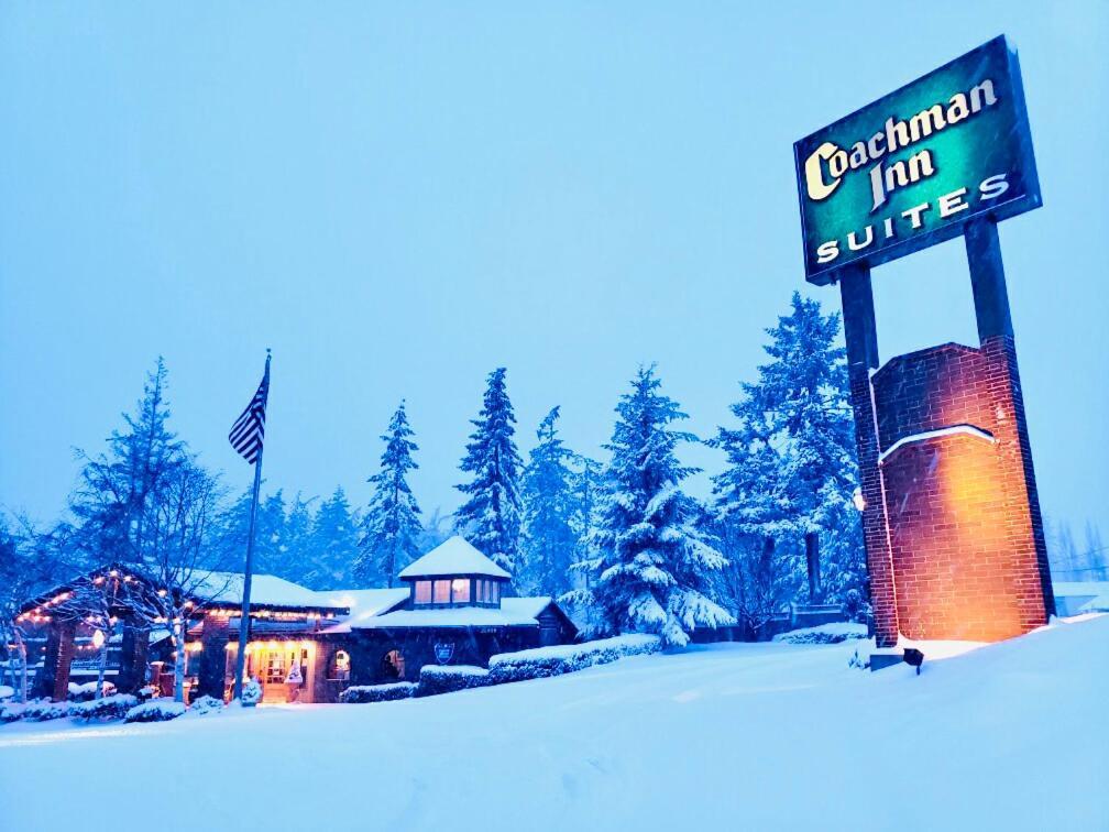 Coachman Inn Оук Харбър Екстериор снимка