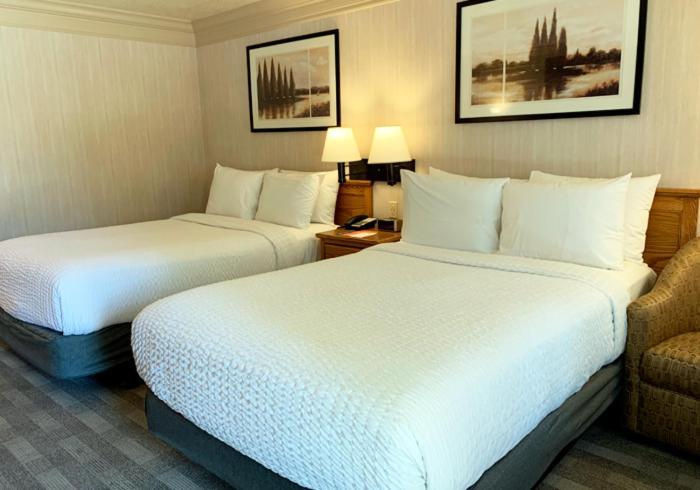 Coachman Inn Оук Харбър Екстериор снимка