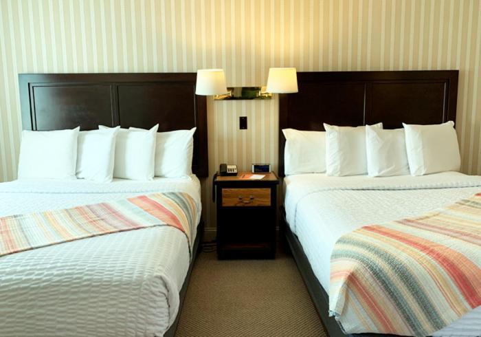 Coachman Inn Оук Харбър Екстериор снимка