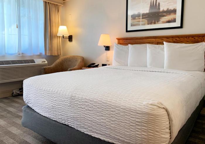 Coachman Inn Оук Харбър Екстериор снимка