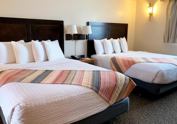 Coachman Inn Оук Харбър Екстериор снимка