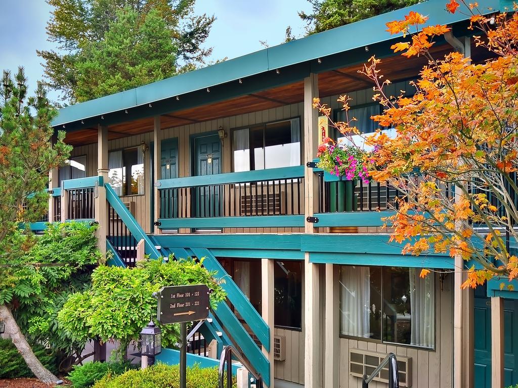 Coachman Inn Оук Харбър Екстериор снимка