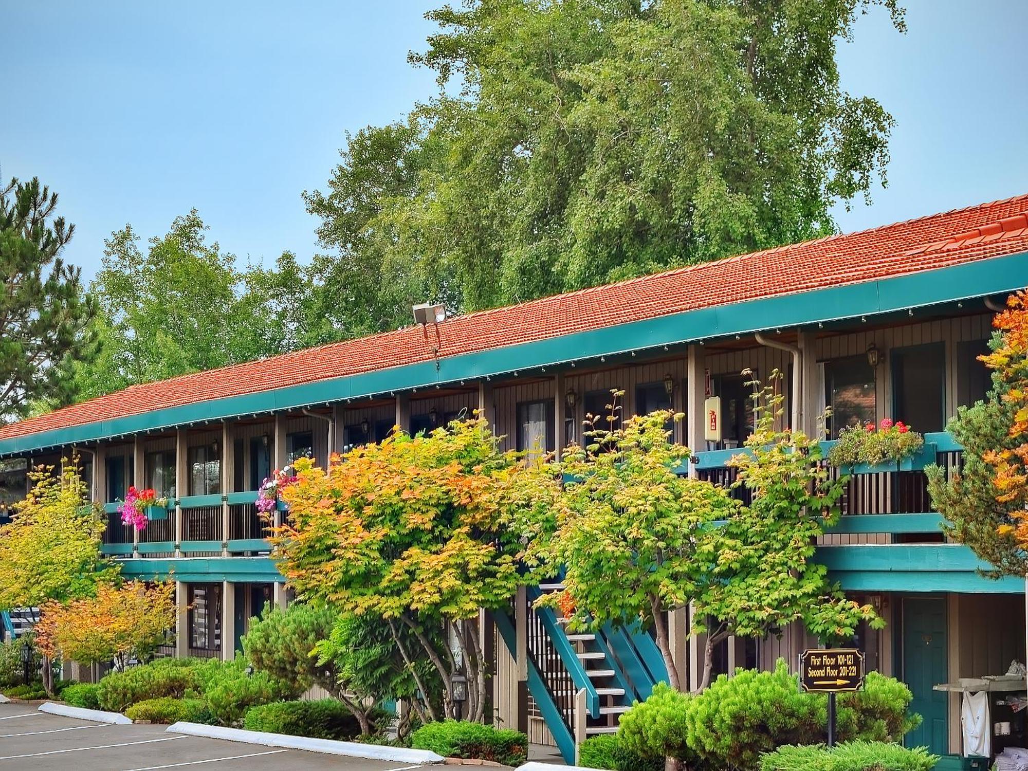 Coachman Inn Оук Харбър Екстериор снимка